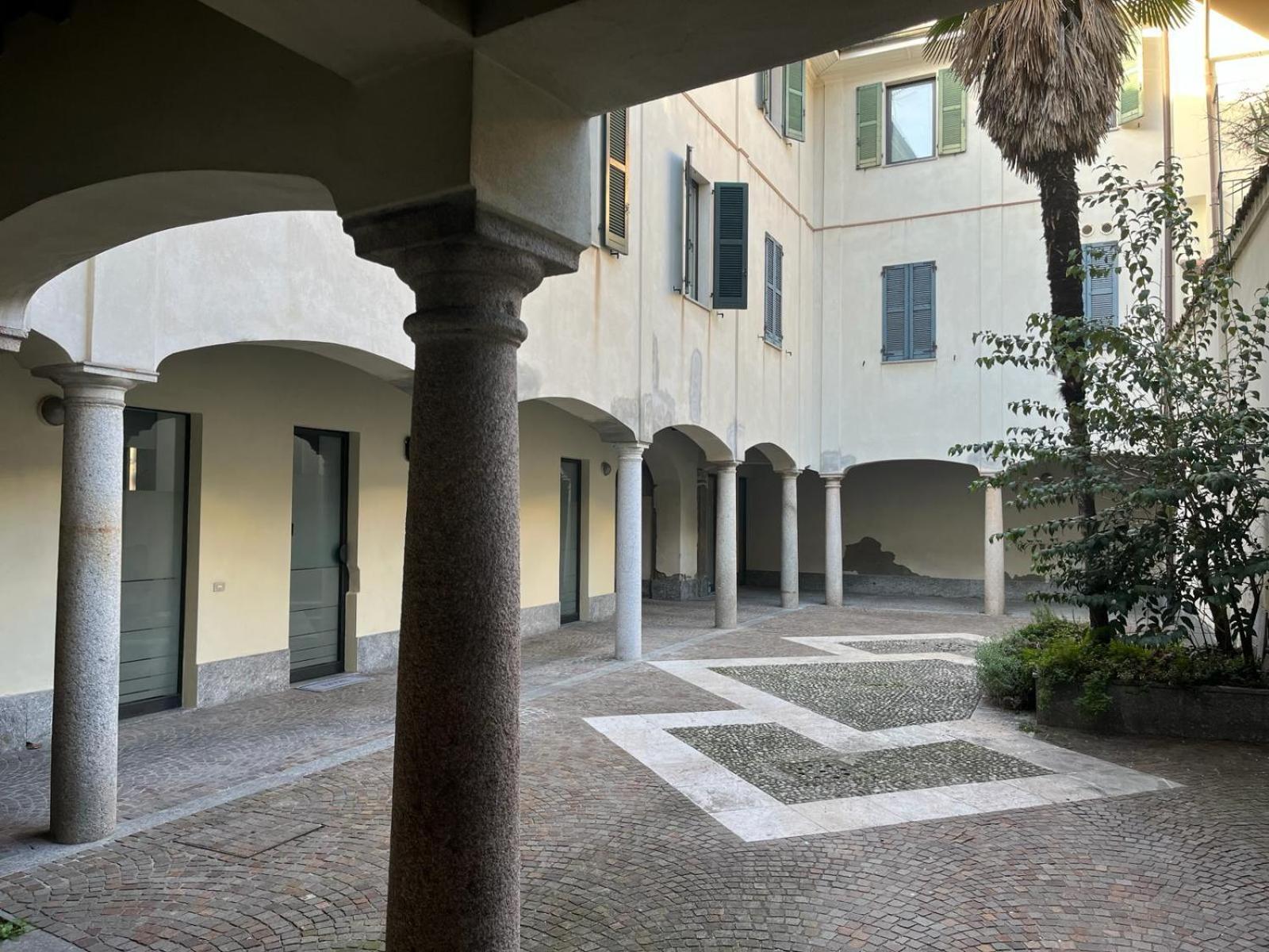 Loft Matteotti - Studio In Centro 布斯托阿西齐奥 外观 照片